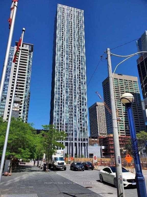 home for lease on 4609-1 Yorkville Avenue