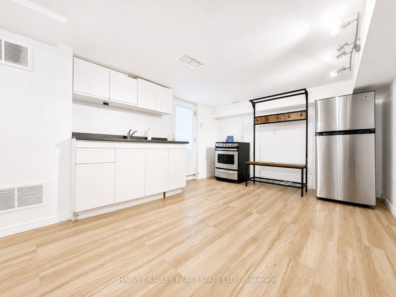 Bsmnt - 327 Howland Avenue