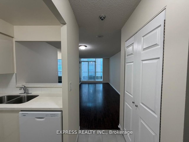Ph16 - 39 Pemberton Avenue