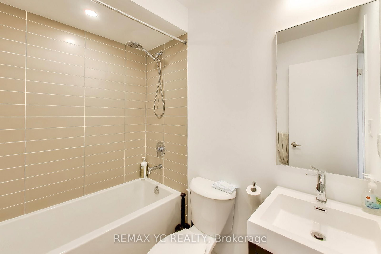 18 Deep Roots Terrace • Toronto, ON photo 18