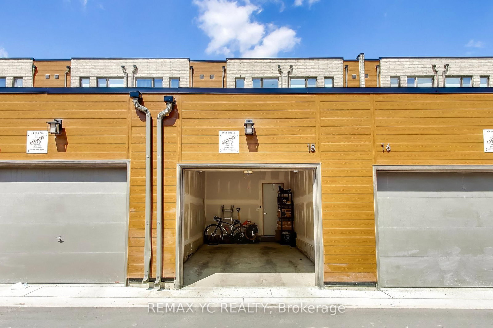 18 Deep Roots Terrace • Toronto, ON photo 32