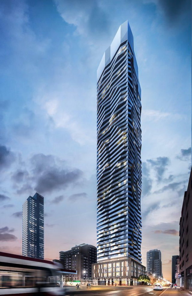 1607 - 100 Dalhousie Street