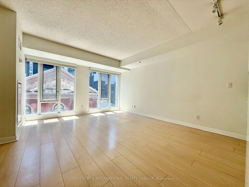 717 - 210 Victoria Street