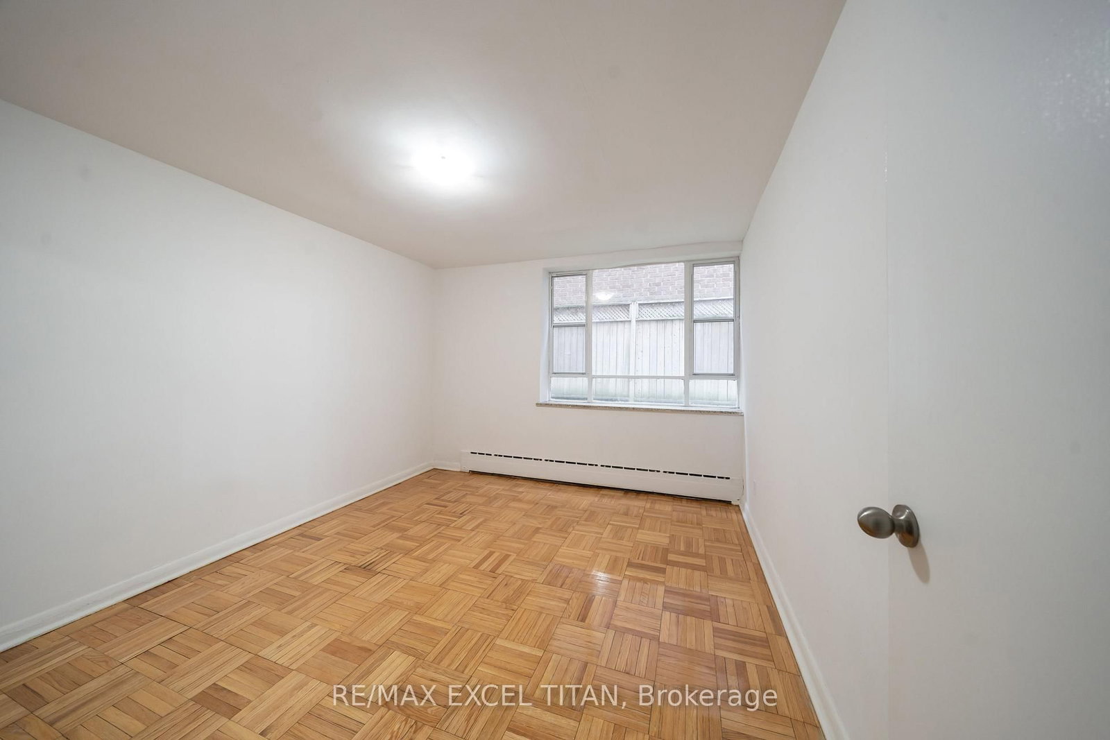 110-77 Erskine Avenue, Toronto, ON, photo 2