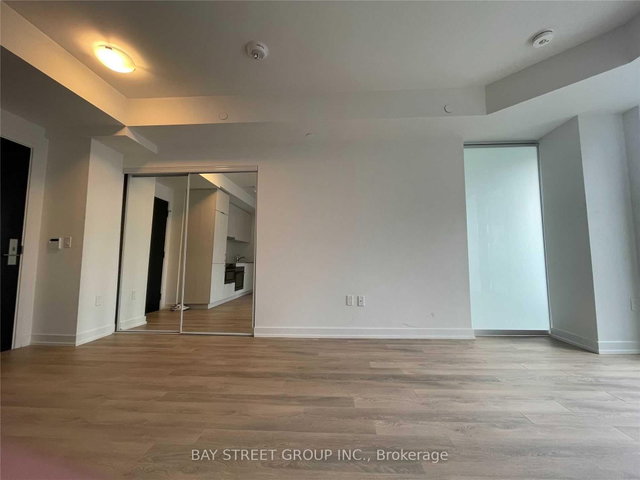 214 - 158 Front Street E