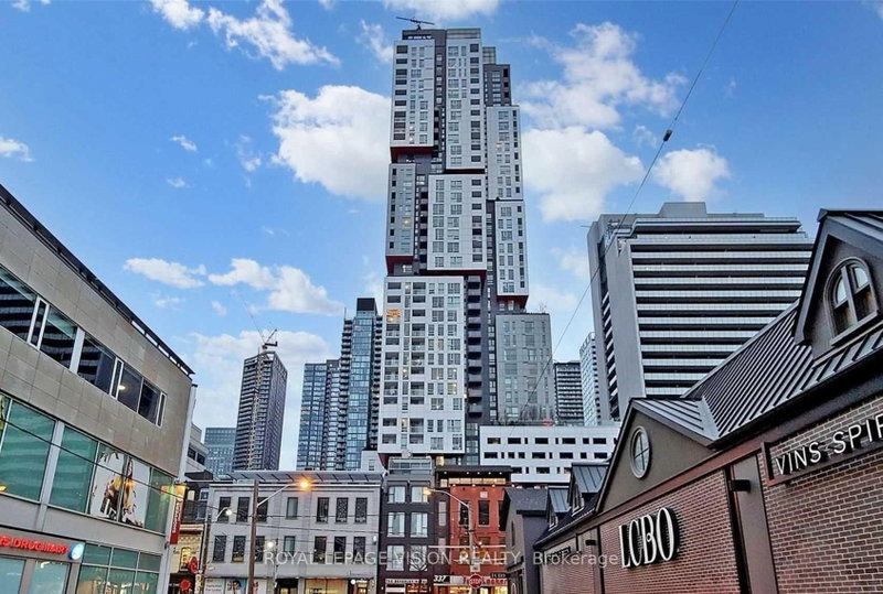 home for lease on 613-318 Richmond Street W