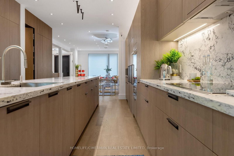 124 Lyndhurst Ave photo 4