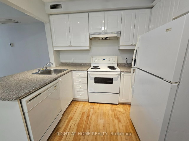 201 - 524 Yonge Street