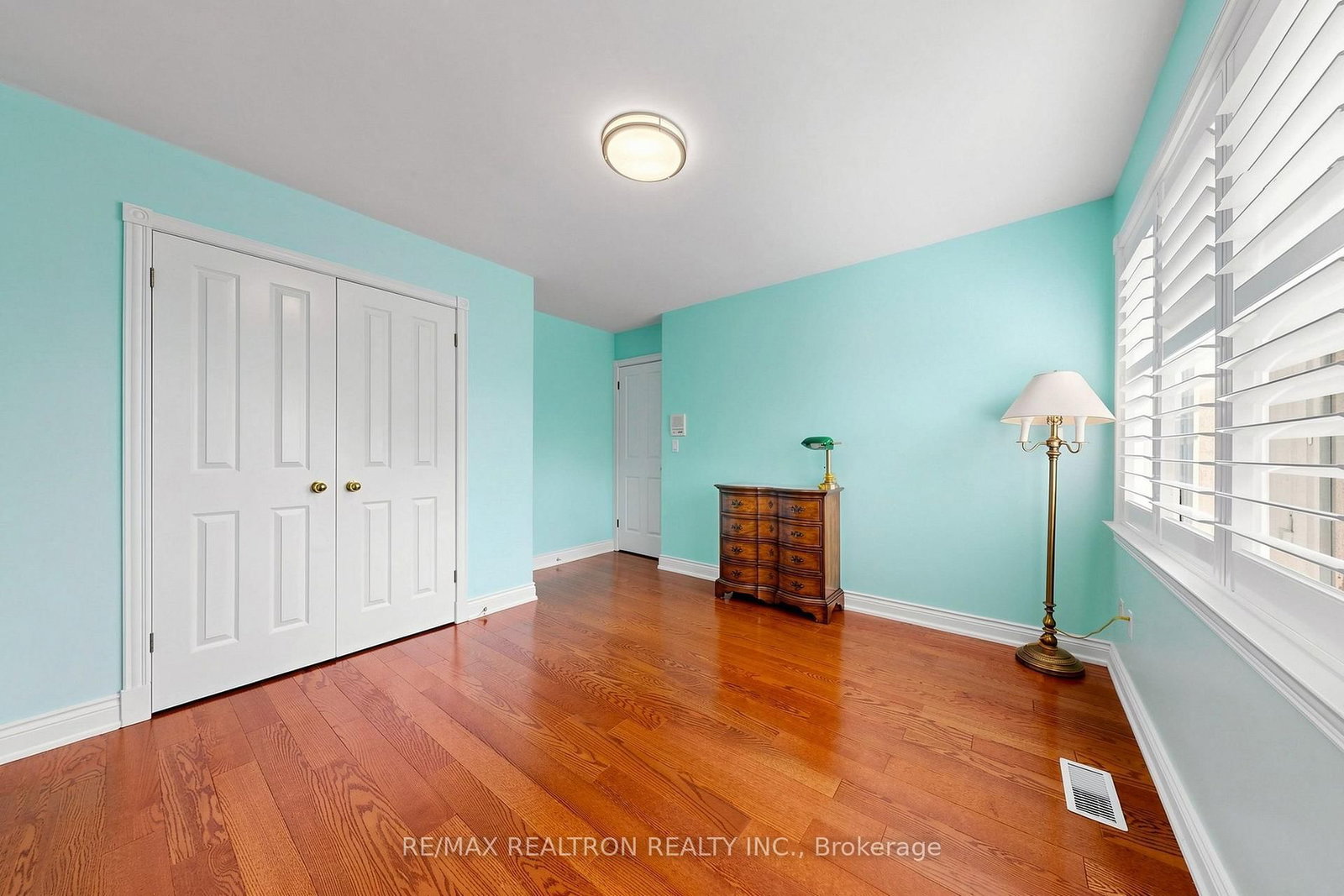 352 Deloraine Avenue • Toronto, ON photo 32