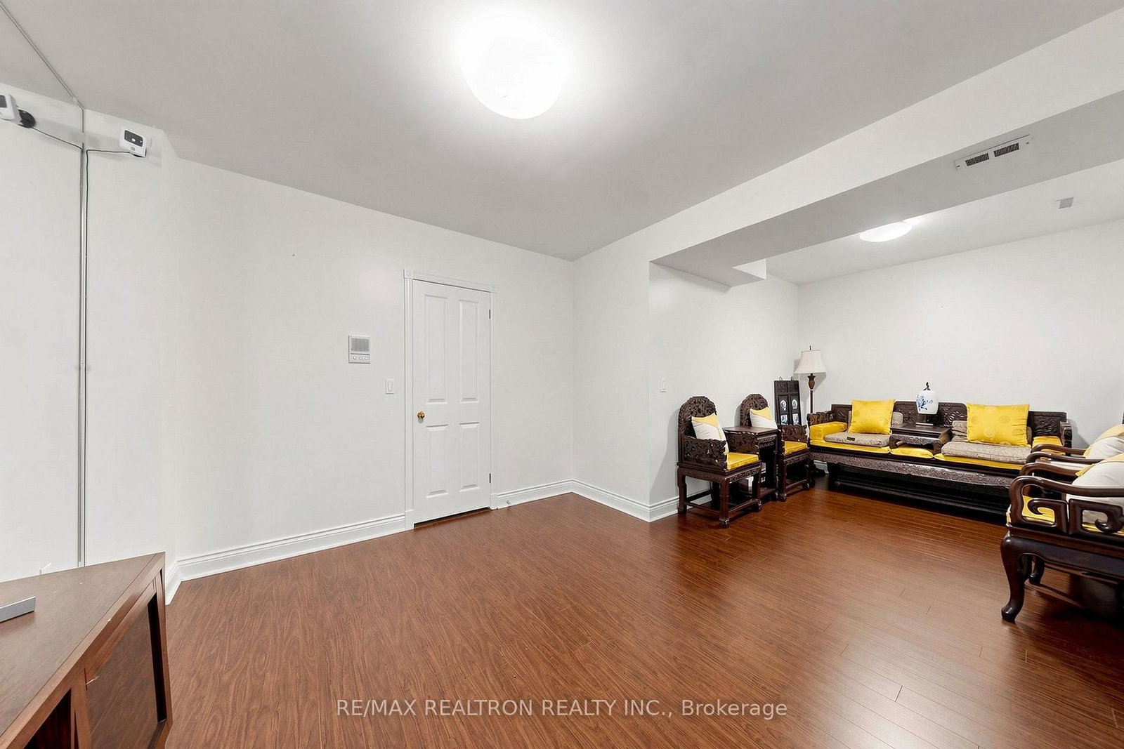 352 Deloraine Avenue • Toronto, ON photo 36
