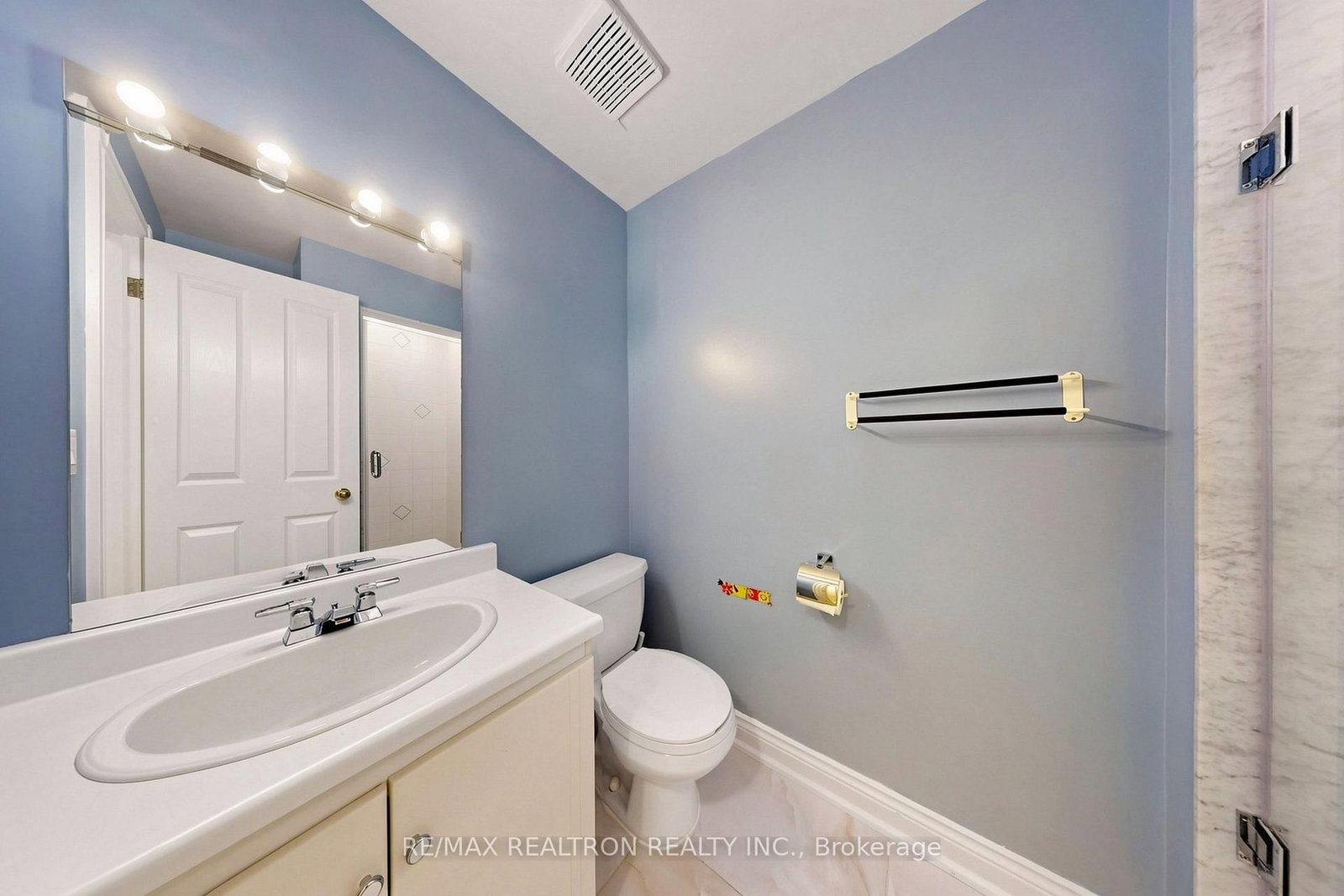 352 Deloraine Avenue • Toronto, ON photo 38