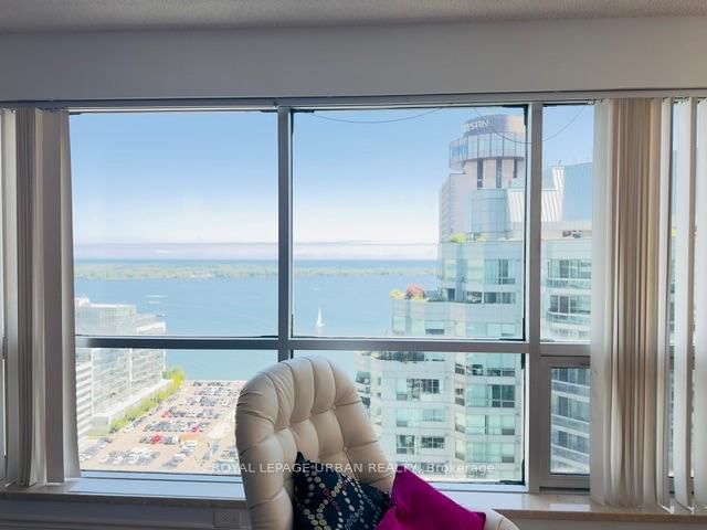 2702 - 10 Yonge Street