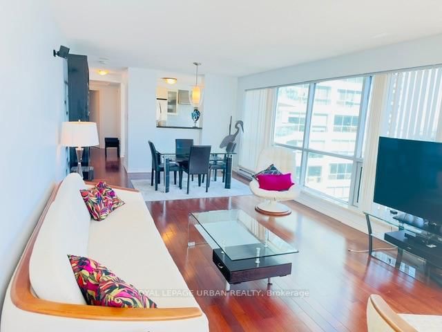 2702 - 10 Yonge Street
