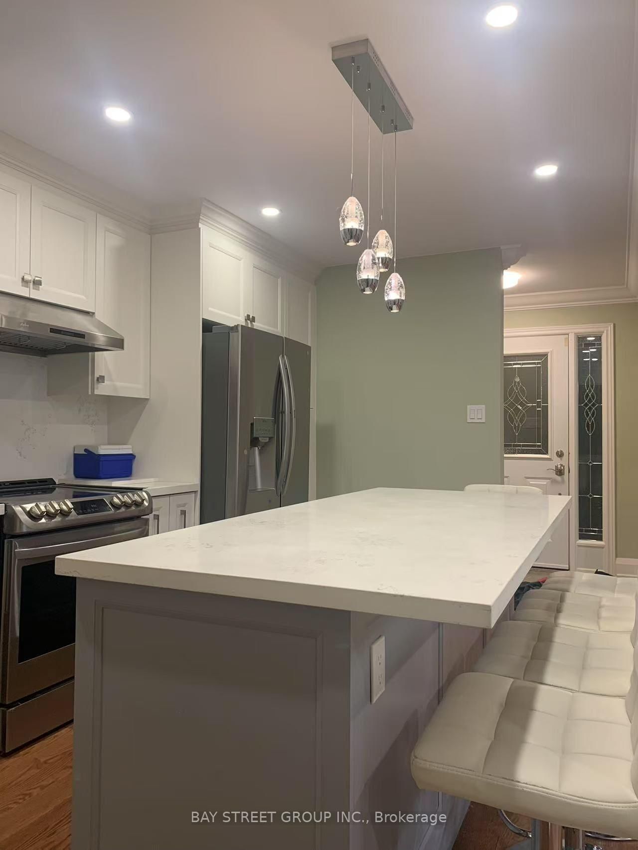 Upper-63 Lesgay Crescent, Toronto, ON, photo 4