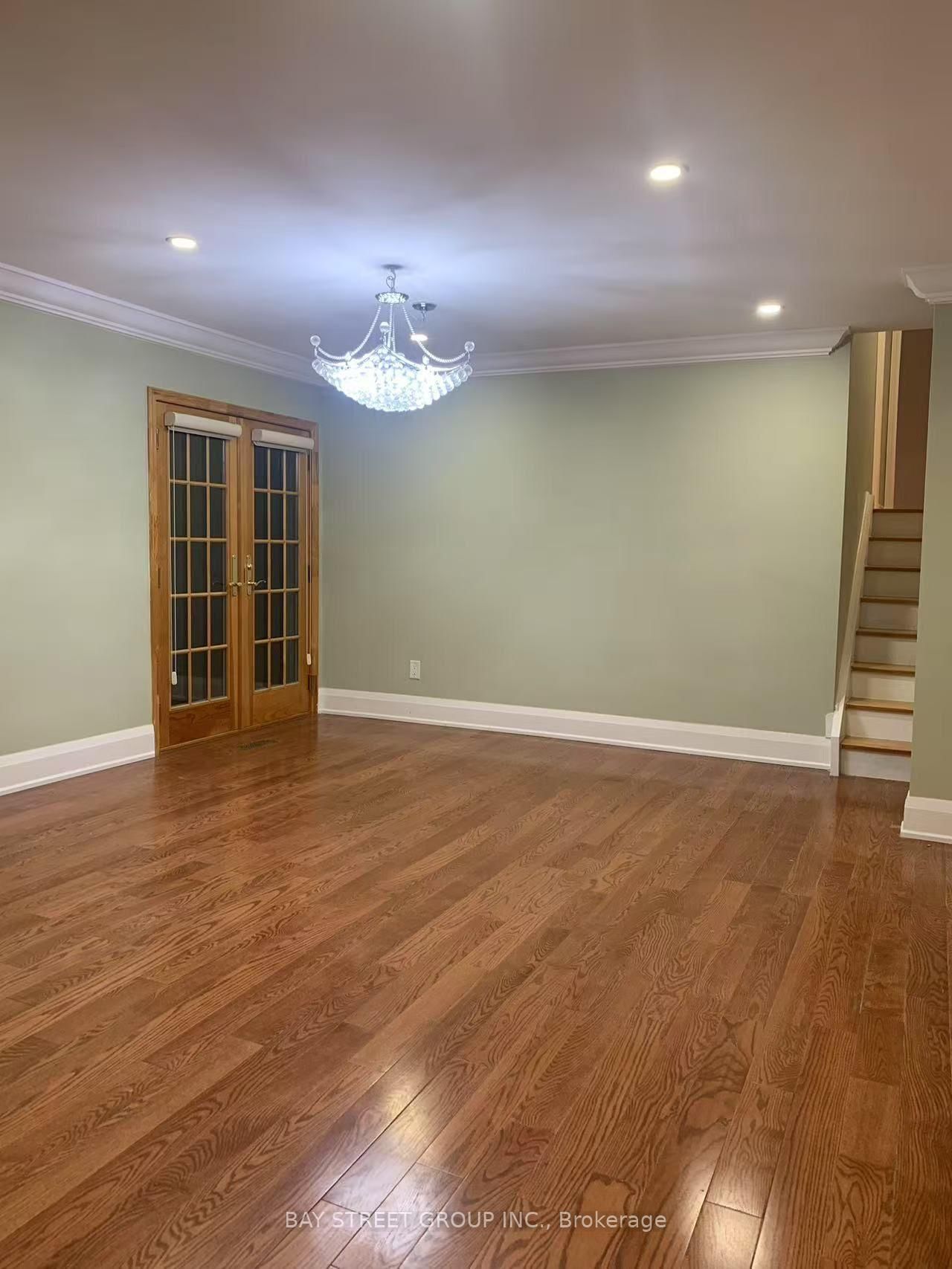 Upper-63 Lesgay Crescent, Toronto, ON, photo 5