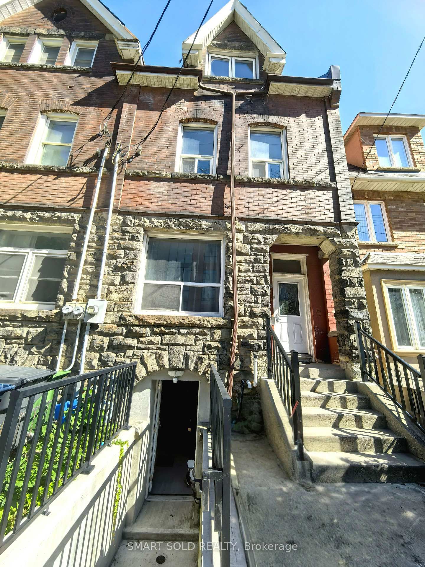 Upper 437 Bathurst Street, Toronto, ON