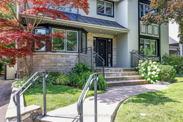127 Strathallan Boulevard