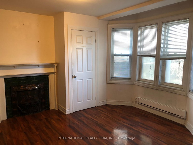 2B - 197 Dundas Street E