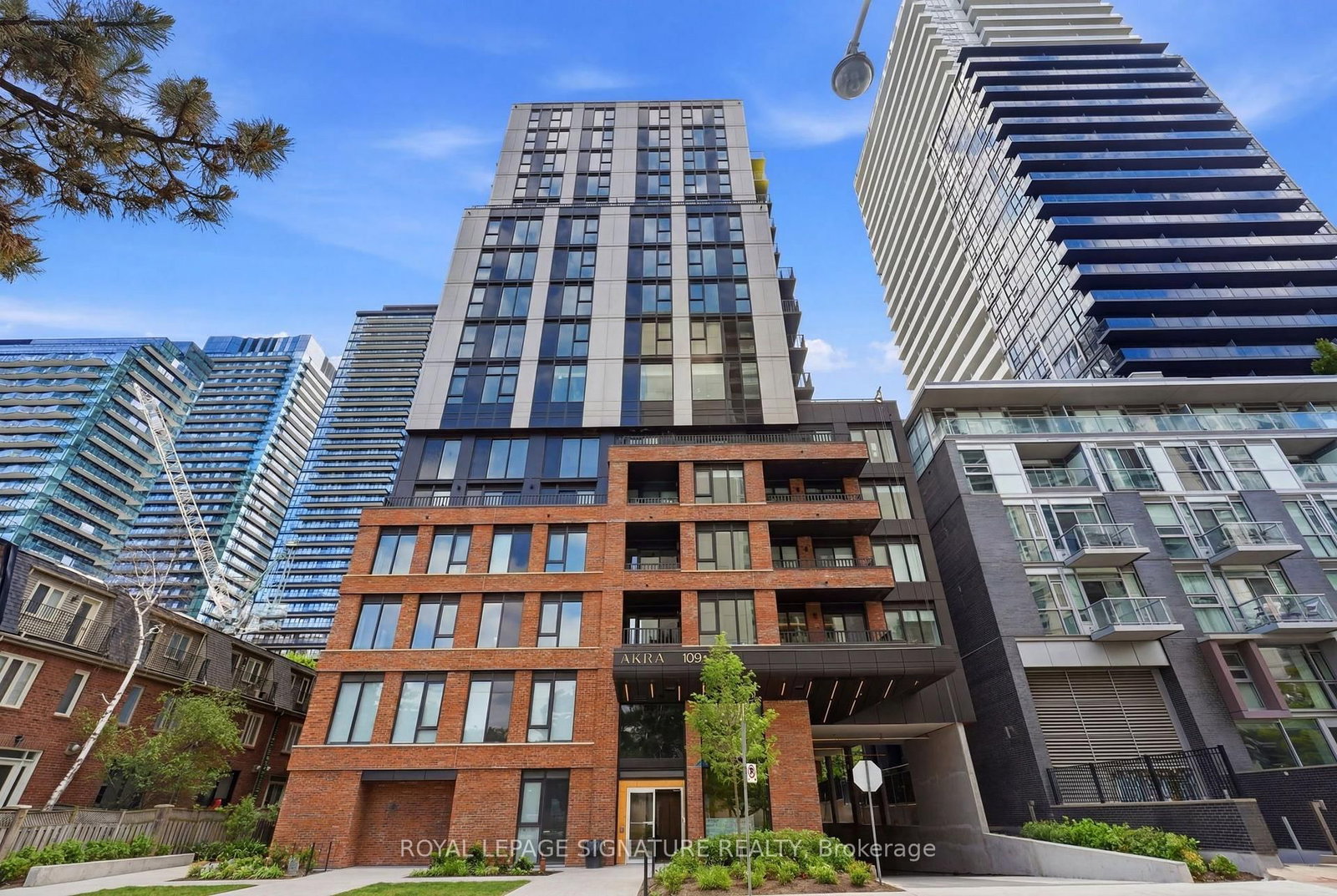 1610-109 Erskine Avenue, Toronto, ON