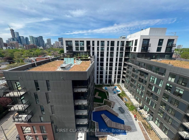 910 - 10 Oak Street