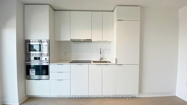 3904 - 955 Bay Street E