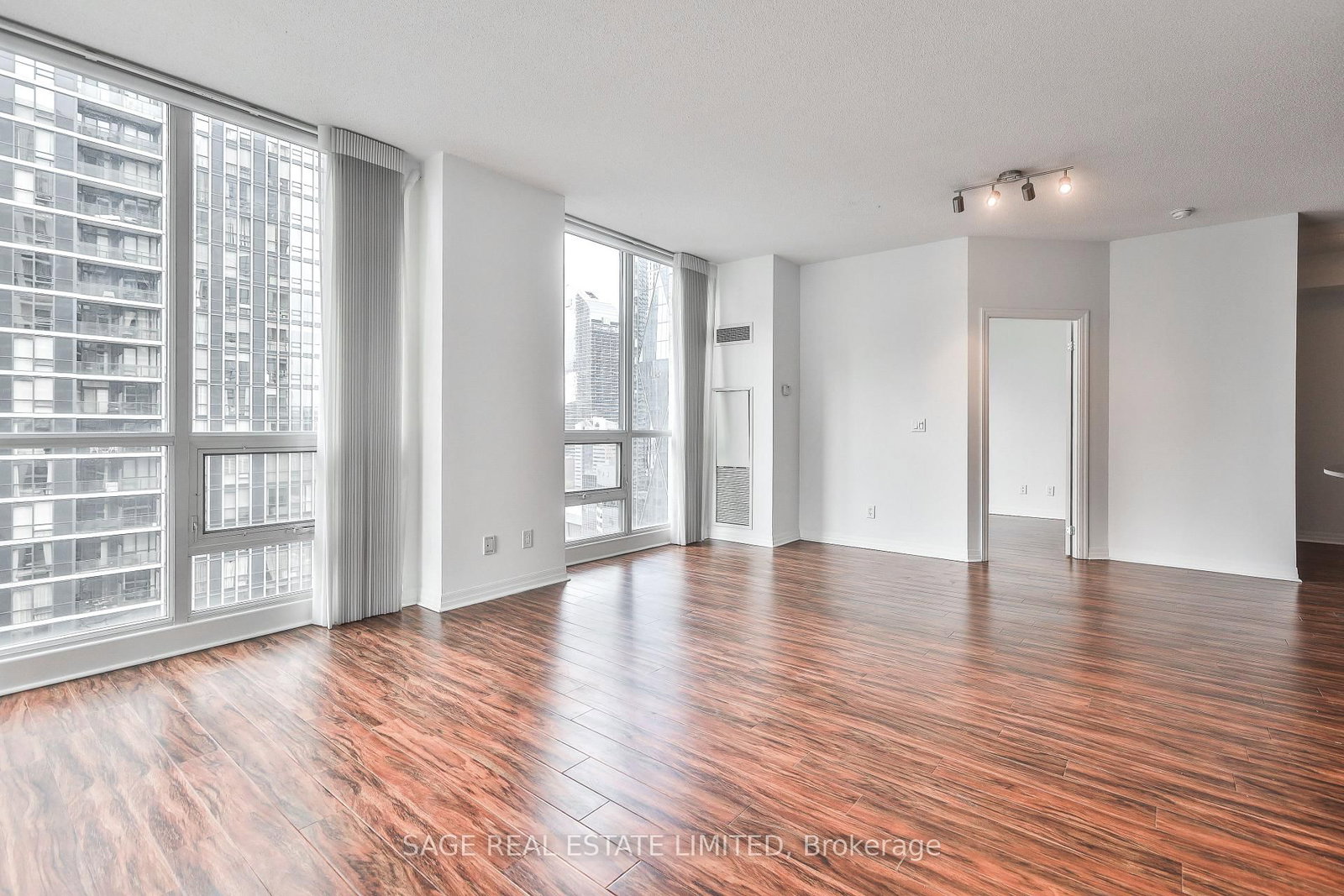 16 Yonge Street • #2711 • Toronto, ON photo 4