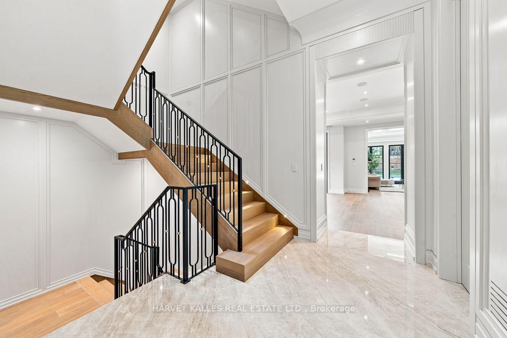 204 Forest Hill Road • Toronto, ON photo 8