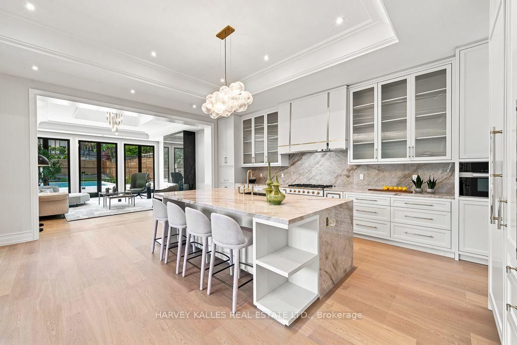 204 Forest Hill Road • Toronto, ON photo 9