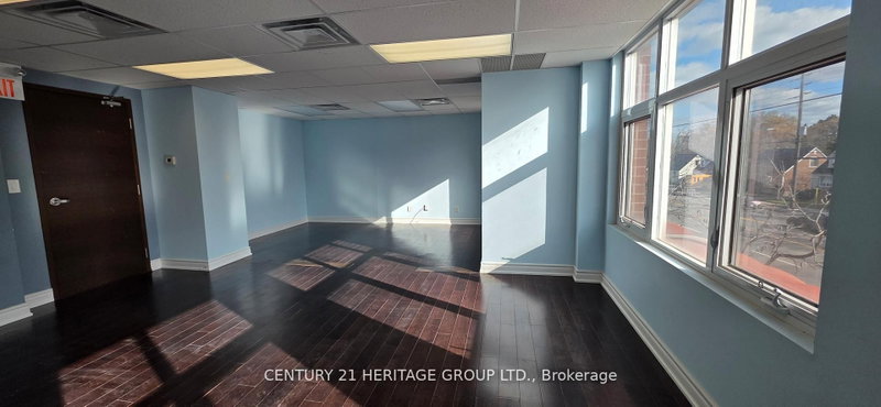 222 Finch Ave W photo 4