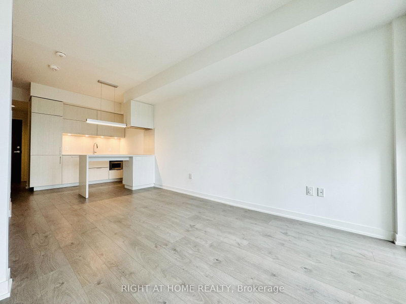home for lease on 404-20 Richardson Street