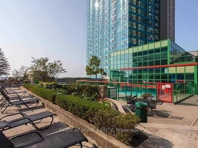 77 Harbour Square • #504 • Toronto, ON photo 21
