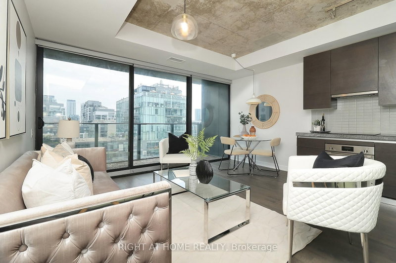 1112 - 629 King Street W