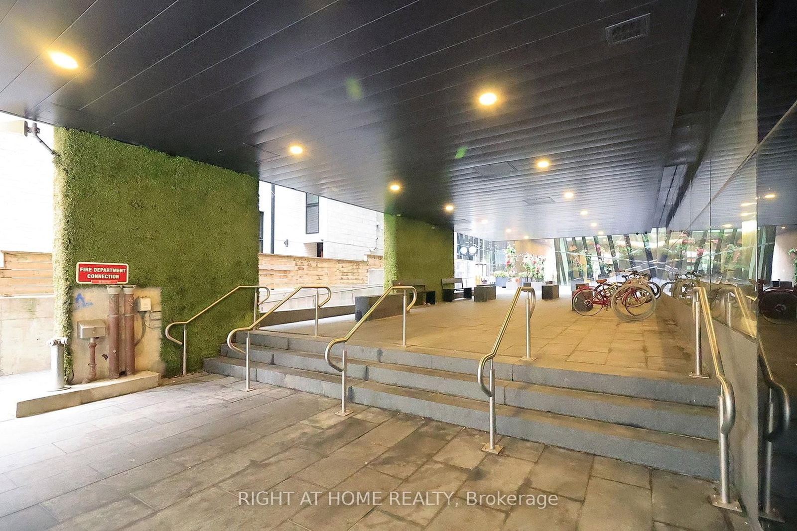 629 W King Street • #1112 • Toronto, ON photo 30