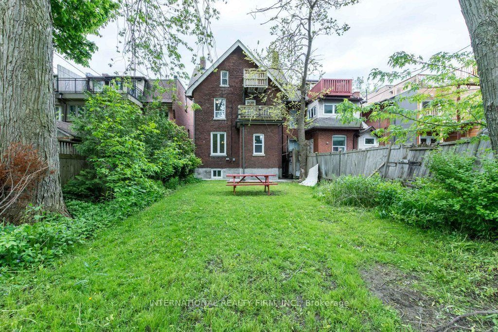 Unit C-201 Madison Avenue, Toronto, ON, photo 5