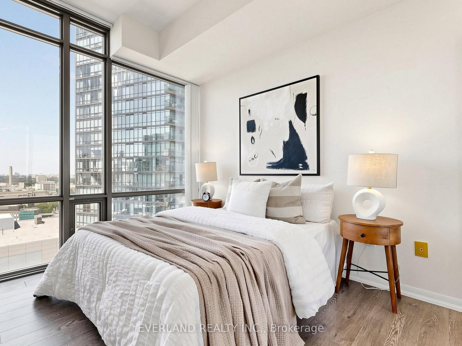 38 Grenville Street • #2303 • Toronto, ON photo 13