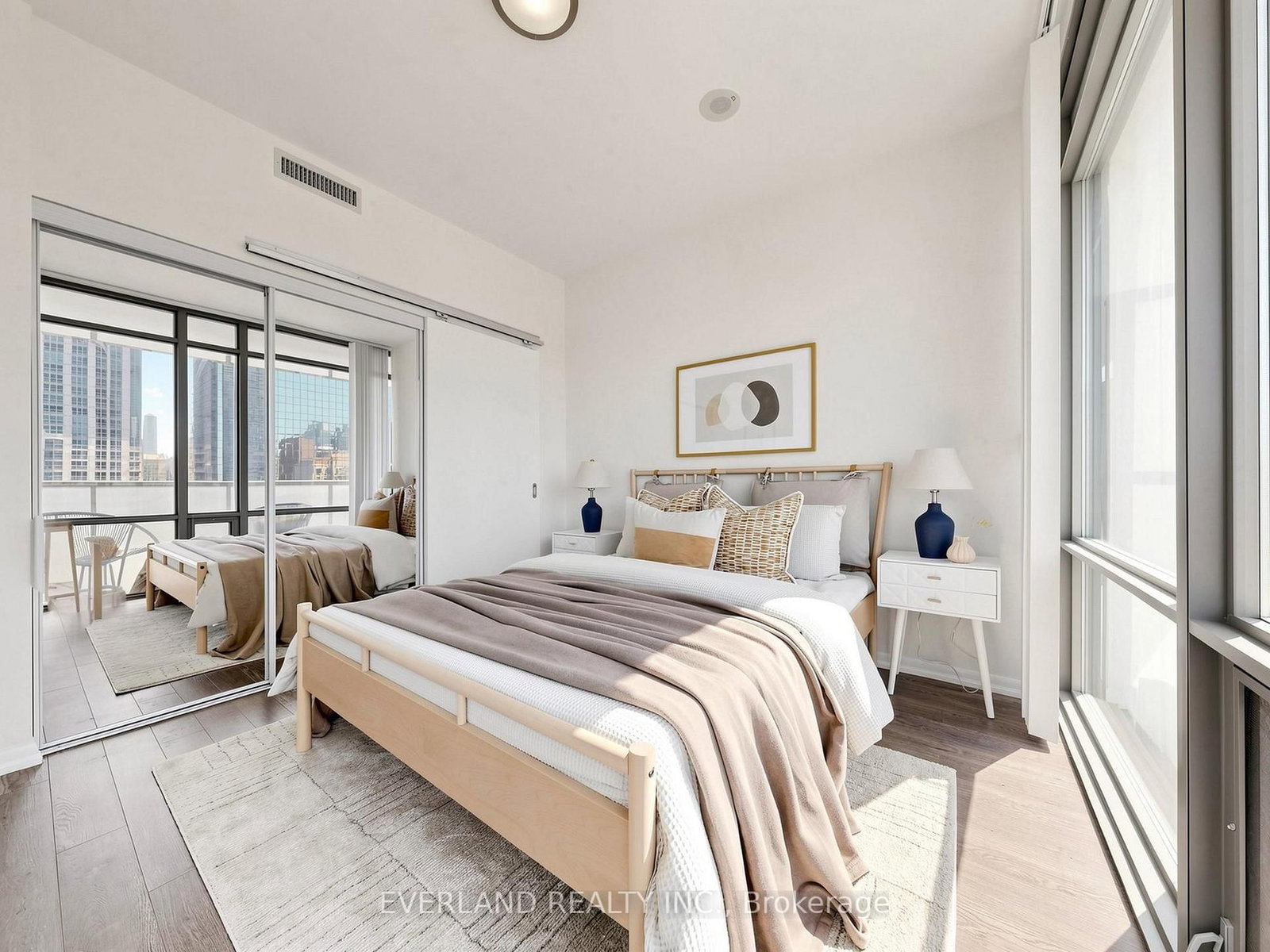 38 Grenville Street • #2303 • Toronto, ON photo 15