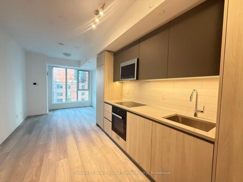 home for lease on 505-400 King Street W