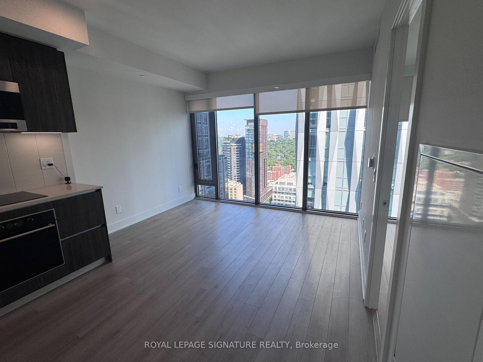 8 Cumberland Street • #2801 • Toronto, ON photo 2