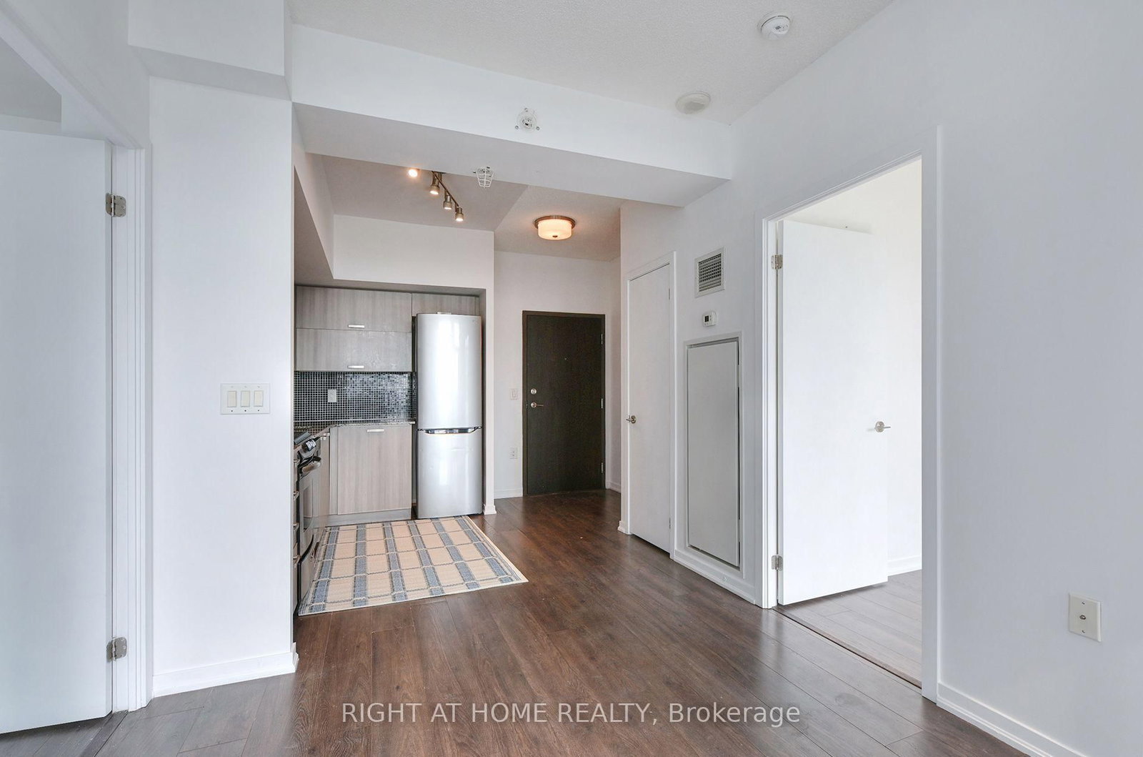 36 Lisgar Street • #1511 • Toronto, ON photo 17
