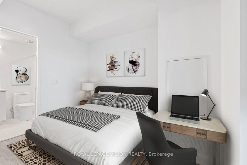 3113 - 230 Simcoe Street