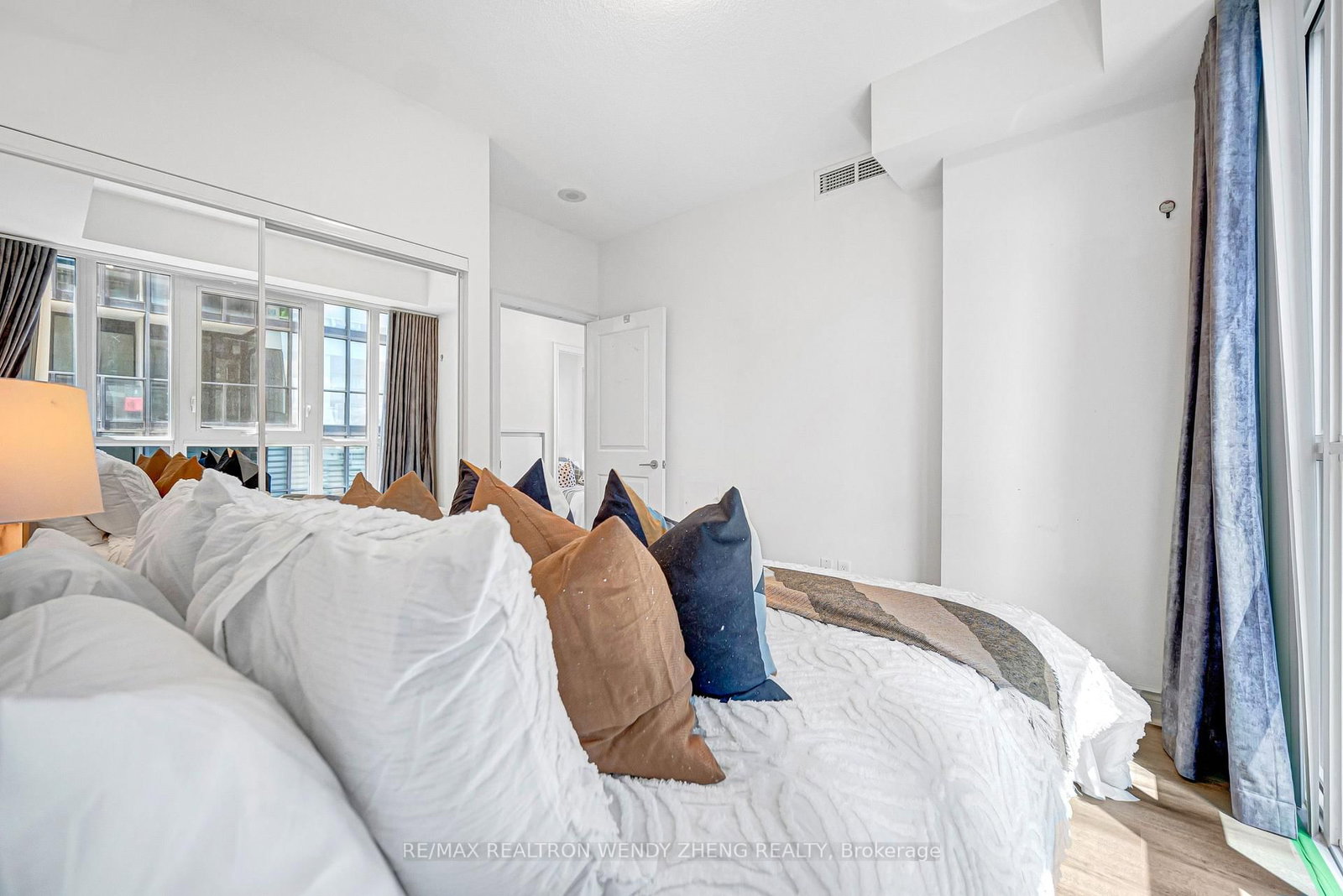 28 Ted Rogers Way • #2402 • Toronto, ON photo 25
