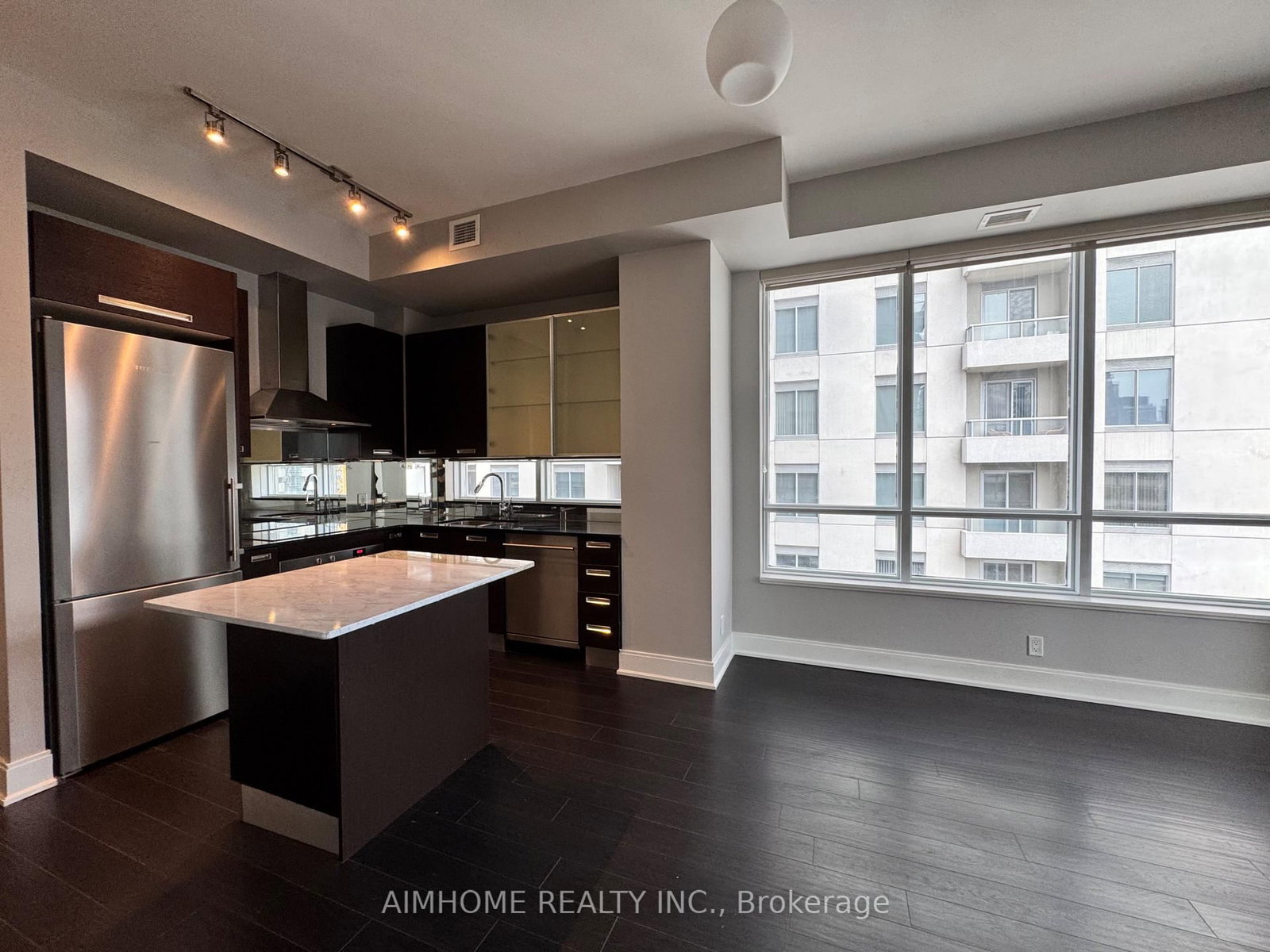 21 Balmuto Street • #1801 • Toronto, ON photo 10