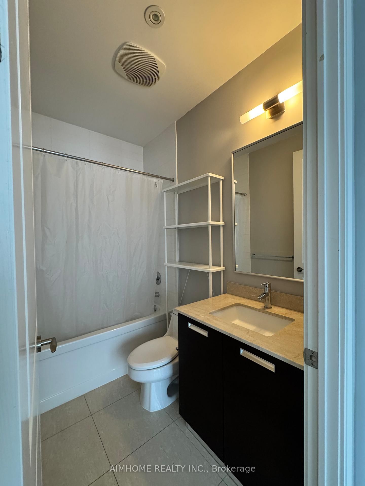 21 Balmuto Street • #1801 • Toronto, ON photo 32