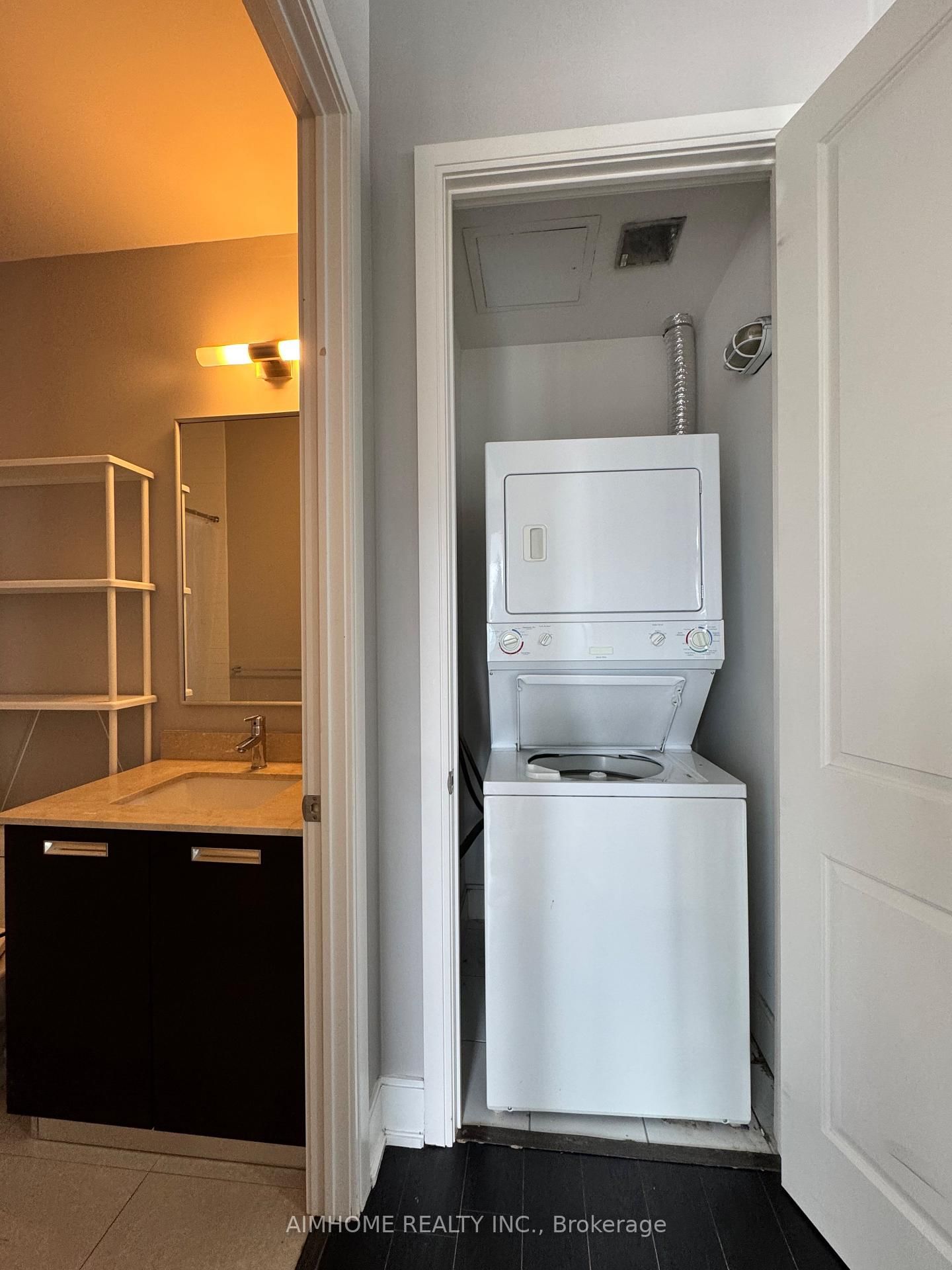 21 Balmuto Street • #1801 • Toronto, ON photo 33
