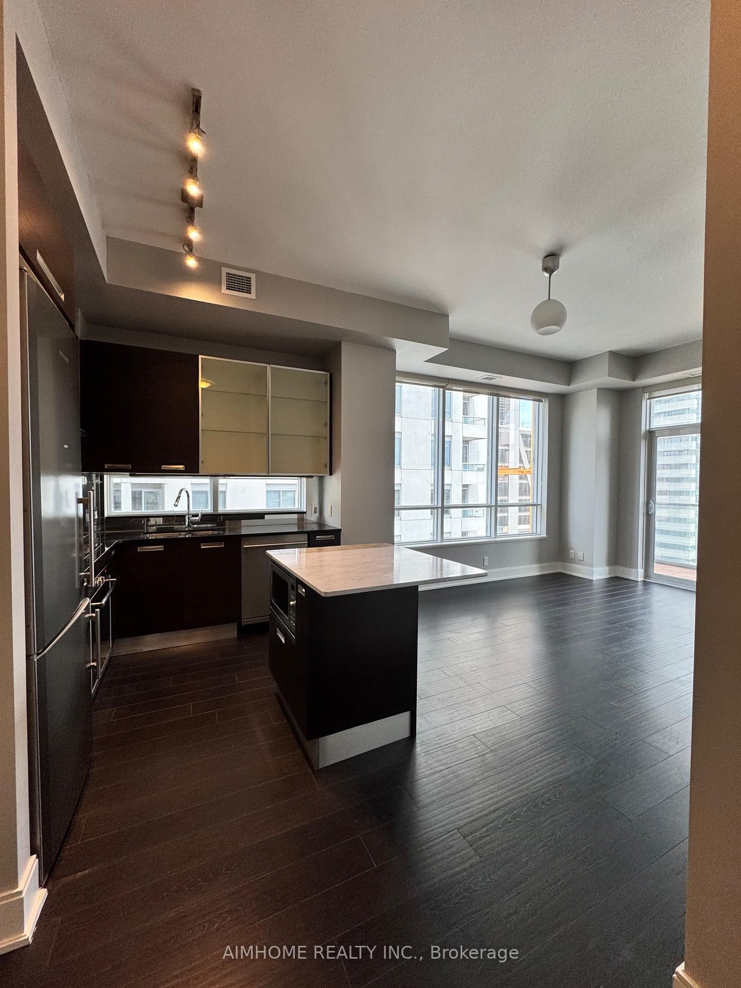 21 Balmuto Street • #1801 • Toronto, ON photo 9