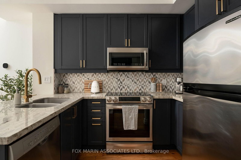 214 - 901 Queen Street W