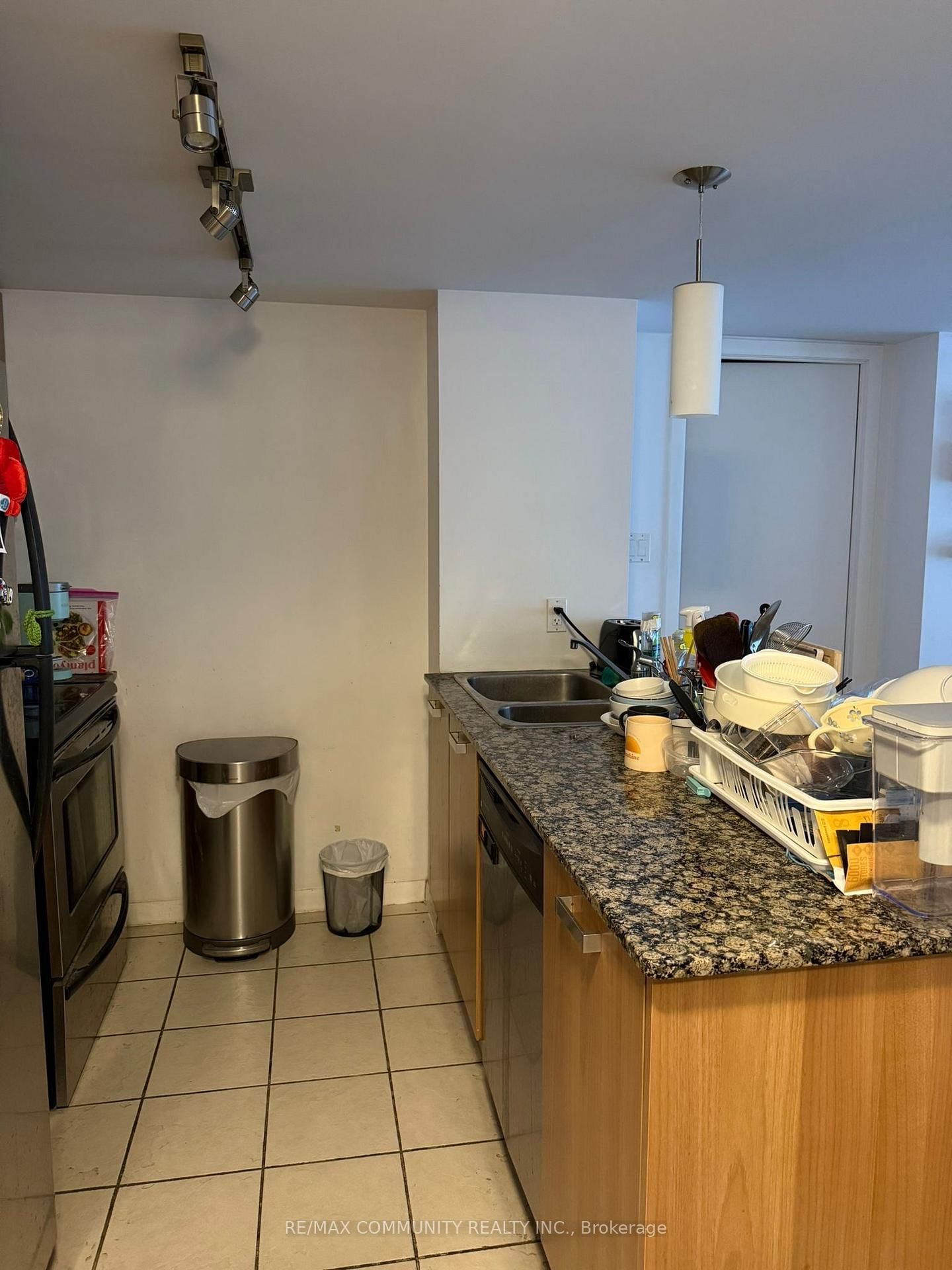 1209-37 Grosvenor Street, Toronto, ON, photo 2