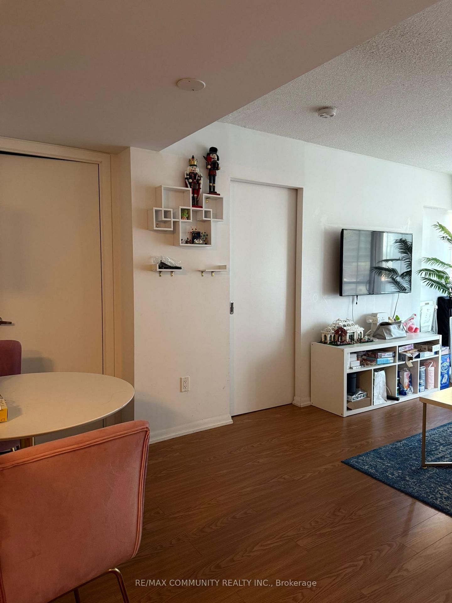 1209-37 Grosvenor Street, Toronto, ON, photo 3