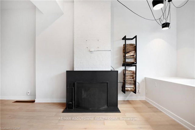 105 - 676 Richmond Street W
