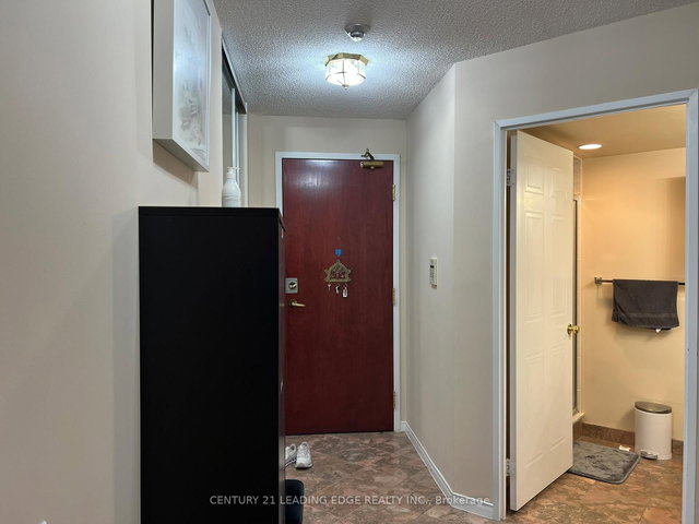 805 - 750 Bay Street
